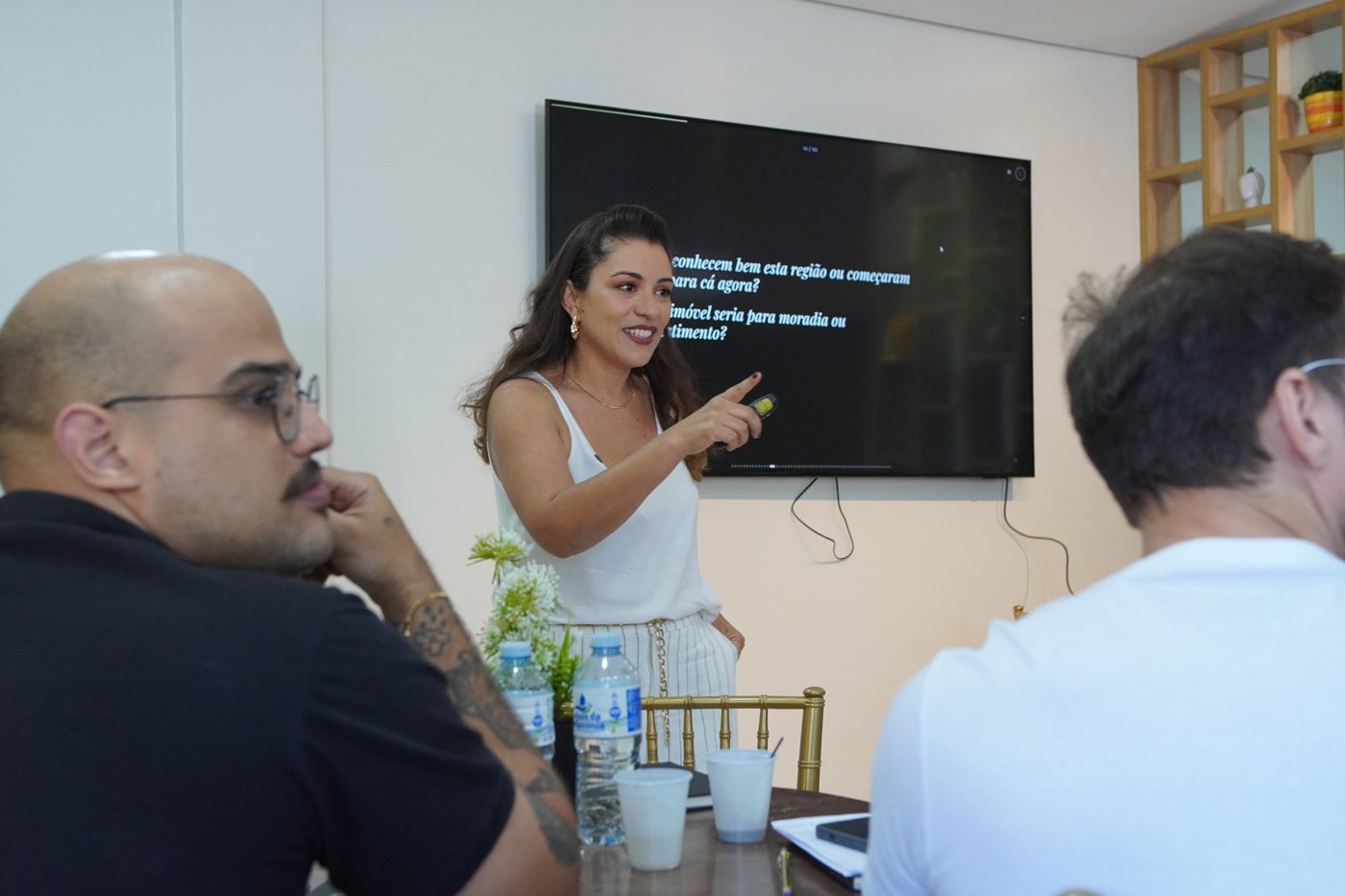 Treinamento de vendas presencial com a equipe comercial da VEX Construções